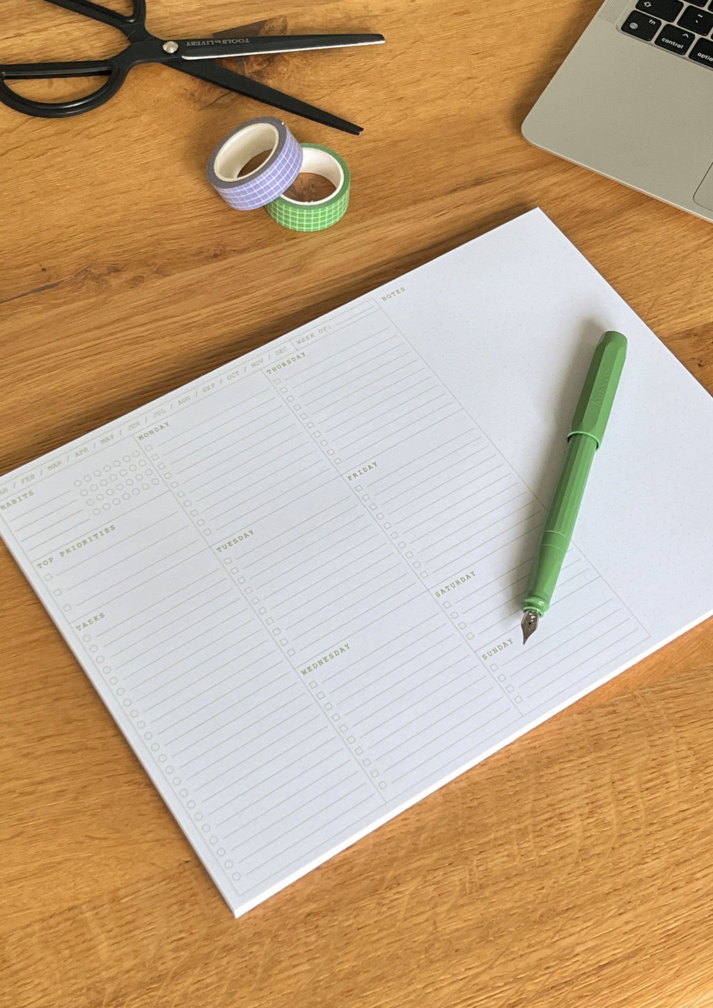 nóta póca A4 weekly desk pad white and green flat lay