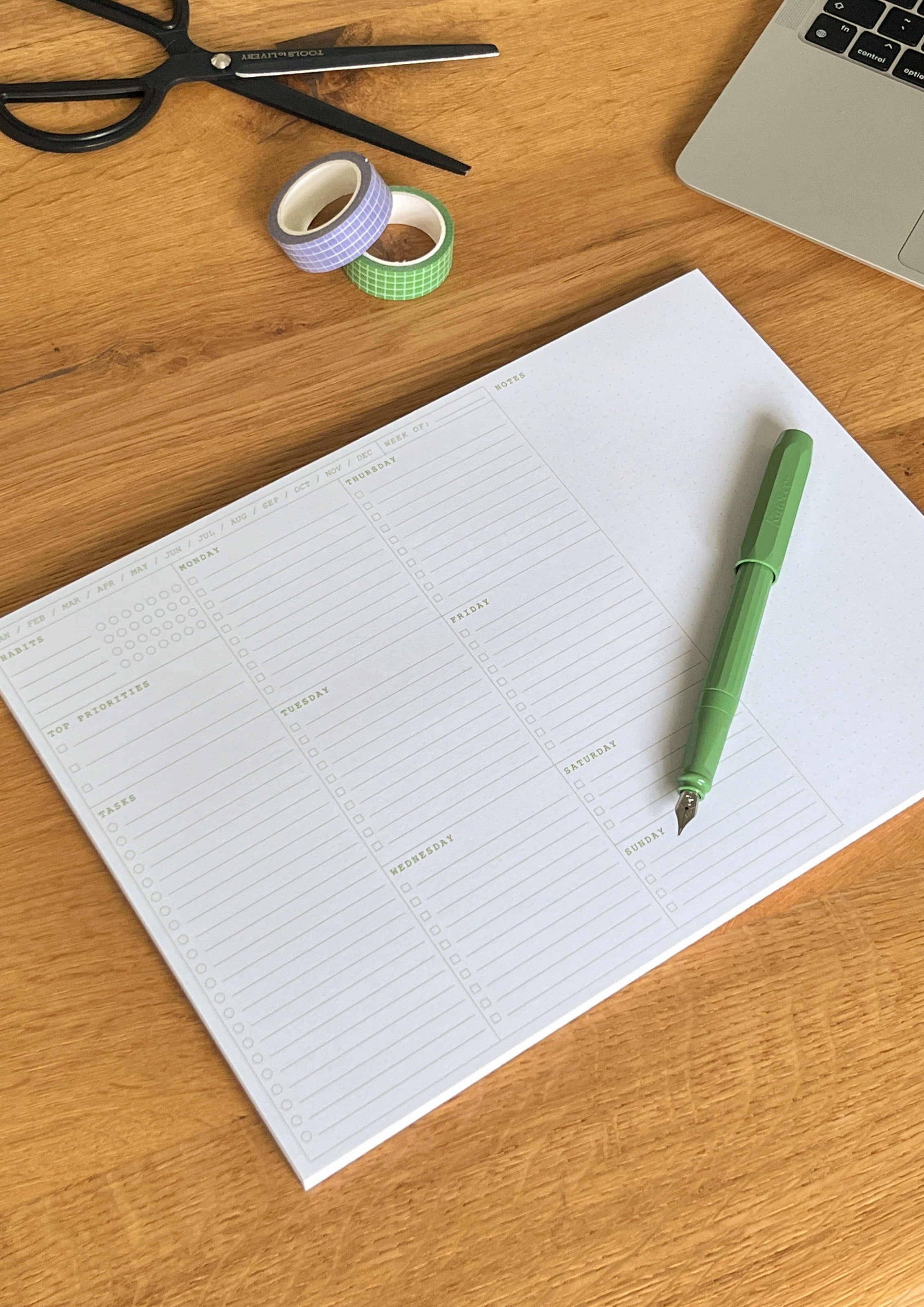 nóta póca A4 weekly desk pad white and green flat lay