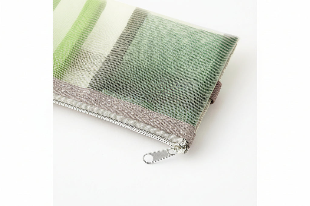 Midori book band pen case green showing pen holder detail