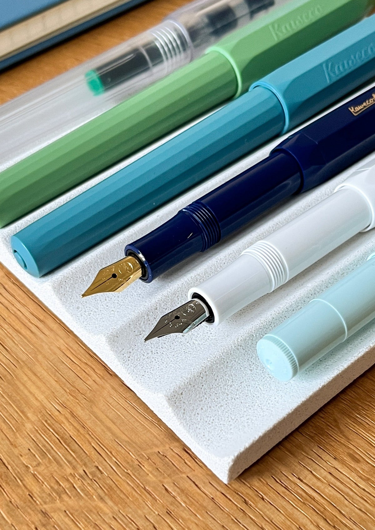 nóta póca six slot pen rest from above showing all slots