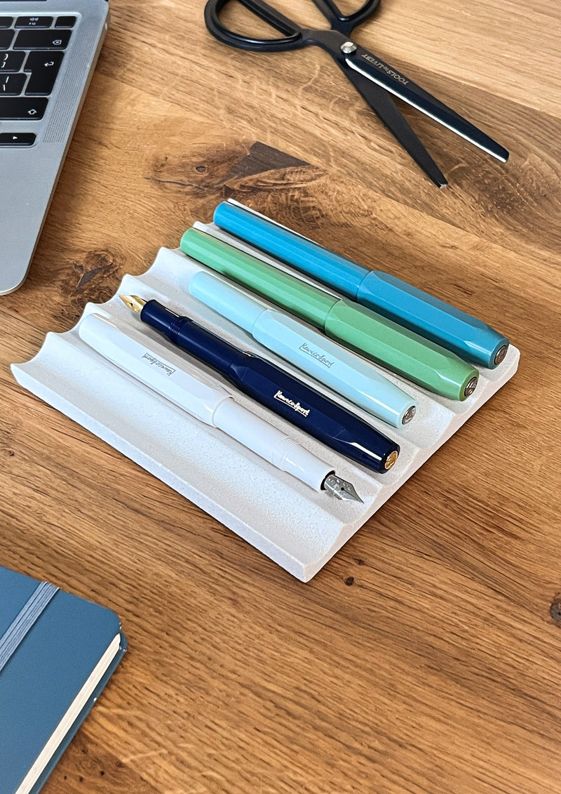 nóta póca six slot pen rest holding six pens on desk